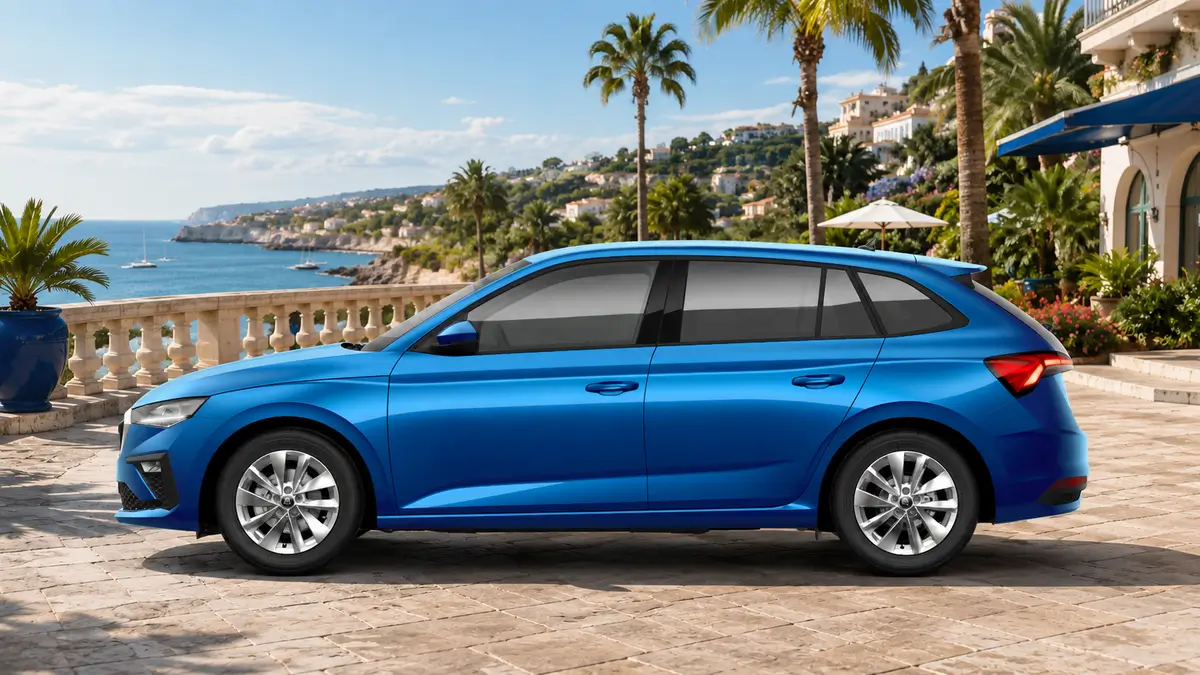 Skoda Scala – en alquiler en Trnava - azul - vista lateral