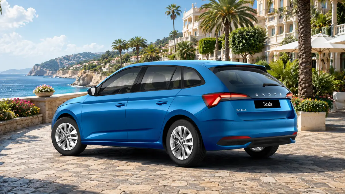 Skoda Scala – en alquiler en Trnava - azul - vista trasera
